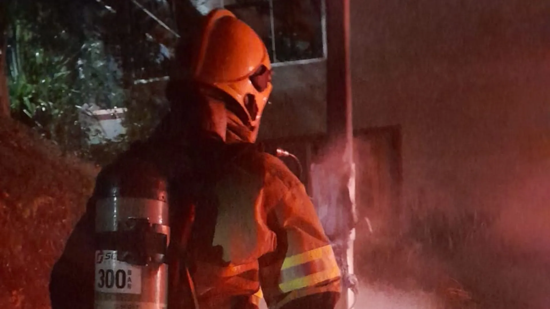 Corpo de Bombeiros combate dois incêndios em cidades do Meio-Oeste na mesma madrugada