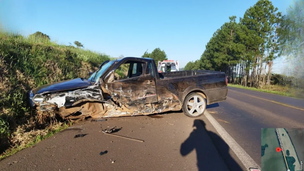 Jovem de 24 anos é hospitalizado após acidente entre dois carros em Campos Novos