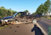 Jovem de 24 anos é hospitalizado após acidente entre dois carros em Campos Novos