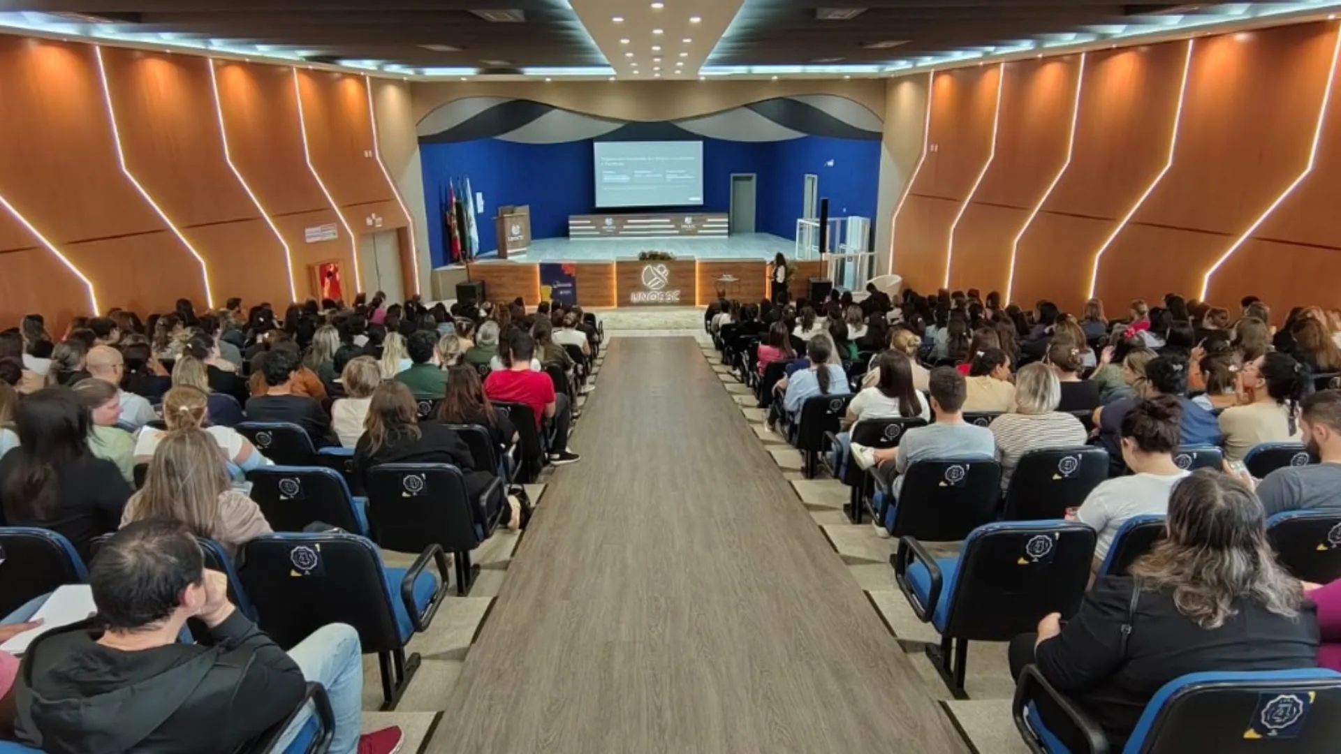Professores de Videira participam de capacitação sobre diversidade e combate ao racismo escolar