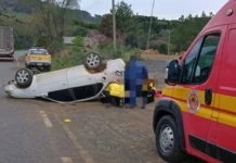 Motorista fica ferido após capotamento na SC-350 em Lebon Régis