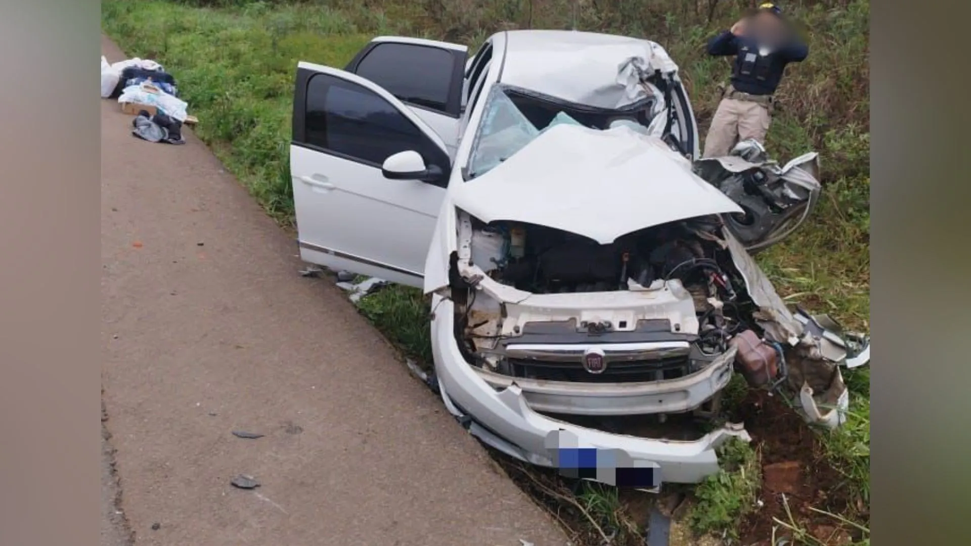 Motorista inconsciente e três feridos em acidente na BR-282