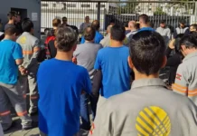 Trabalhadores da Celesc aprovam greve para a próxima segunda