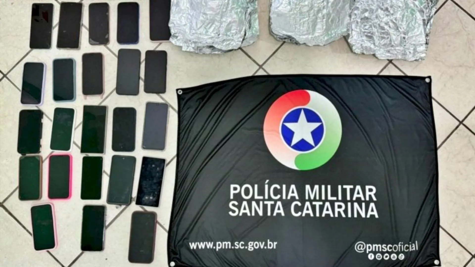 Três pessoas são presas com 23 celulares furtados no show de Tiaguinho em SC