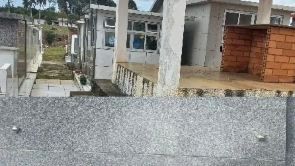 Cemitério no Meio-Oeste é alvo de furto de lápides durante a madrugada