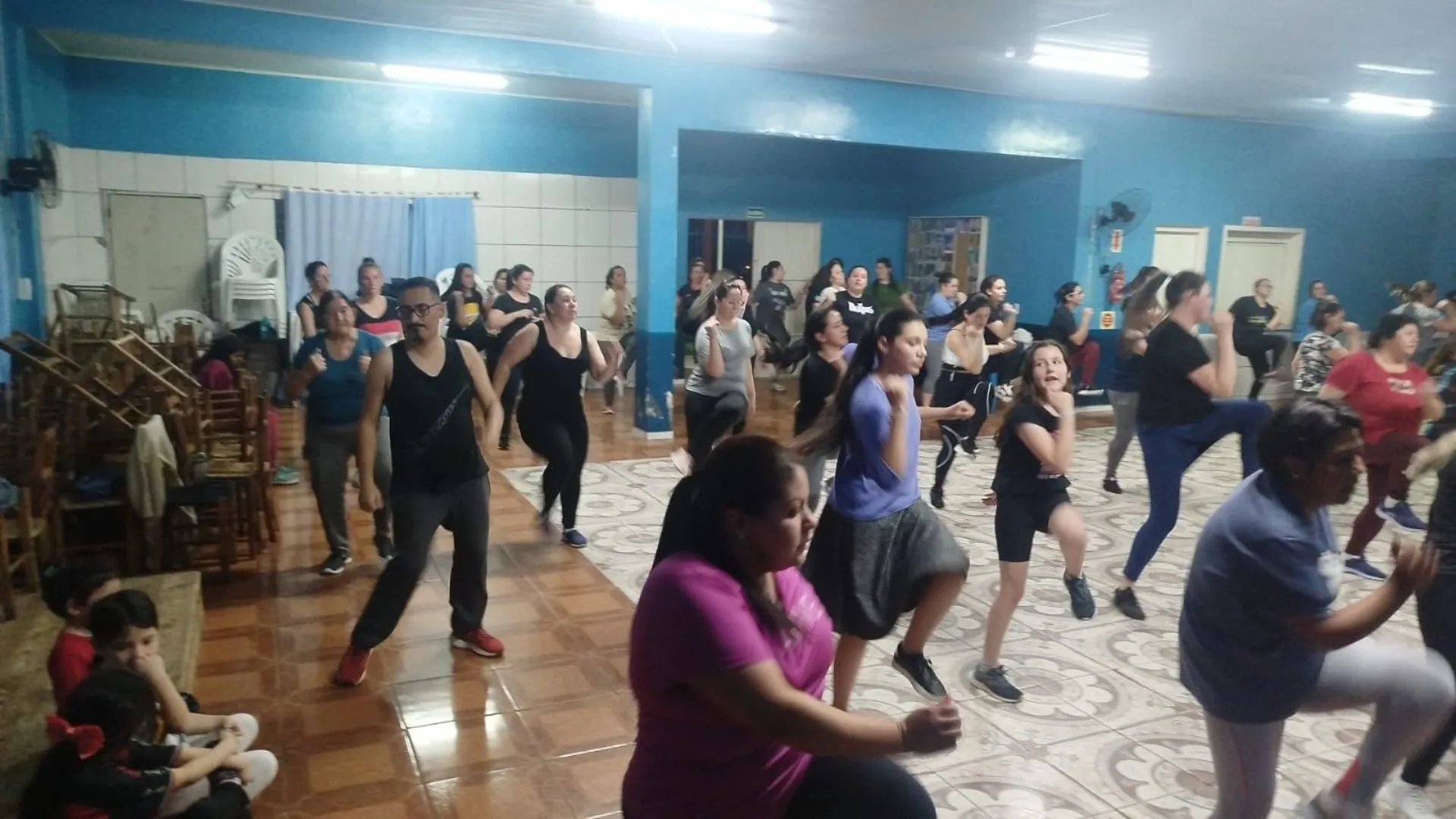 Caçador oferece aulas de zumba e dança aeróbica