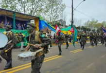 Desfile de 7 de Setembro reúne milhares de pessoas em Caçador