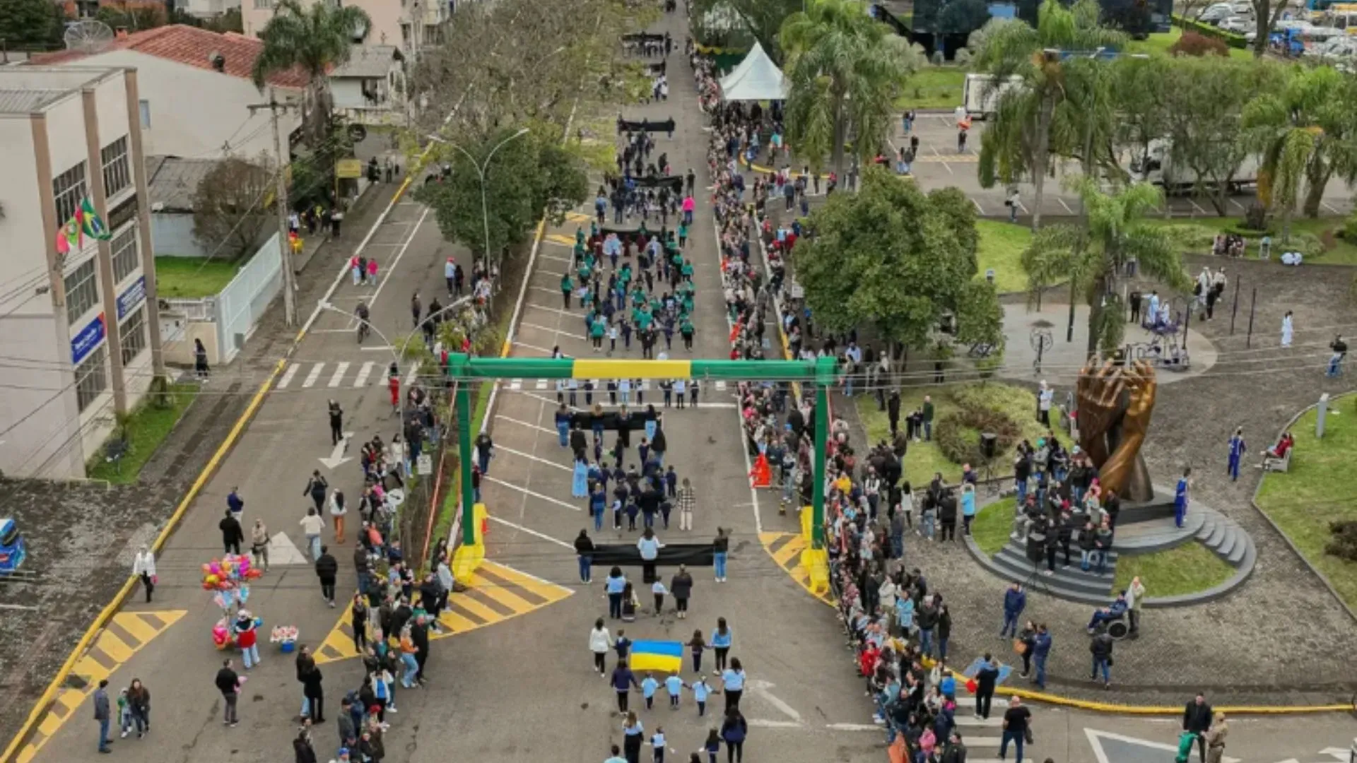 Com tema “Brasil, Pátria de Muitos Povos”, Videira realiza desfile cívico