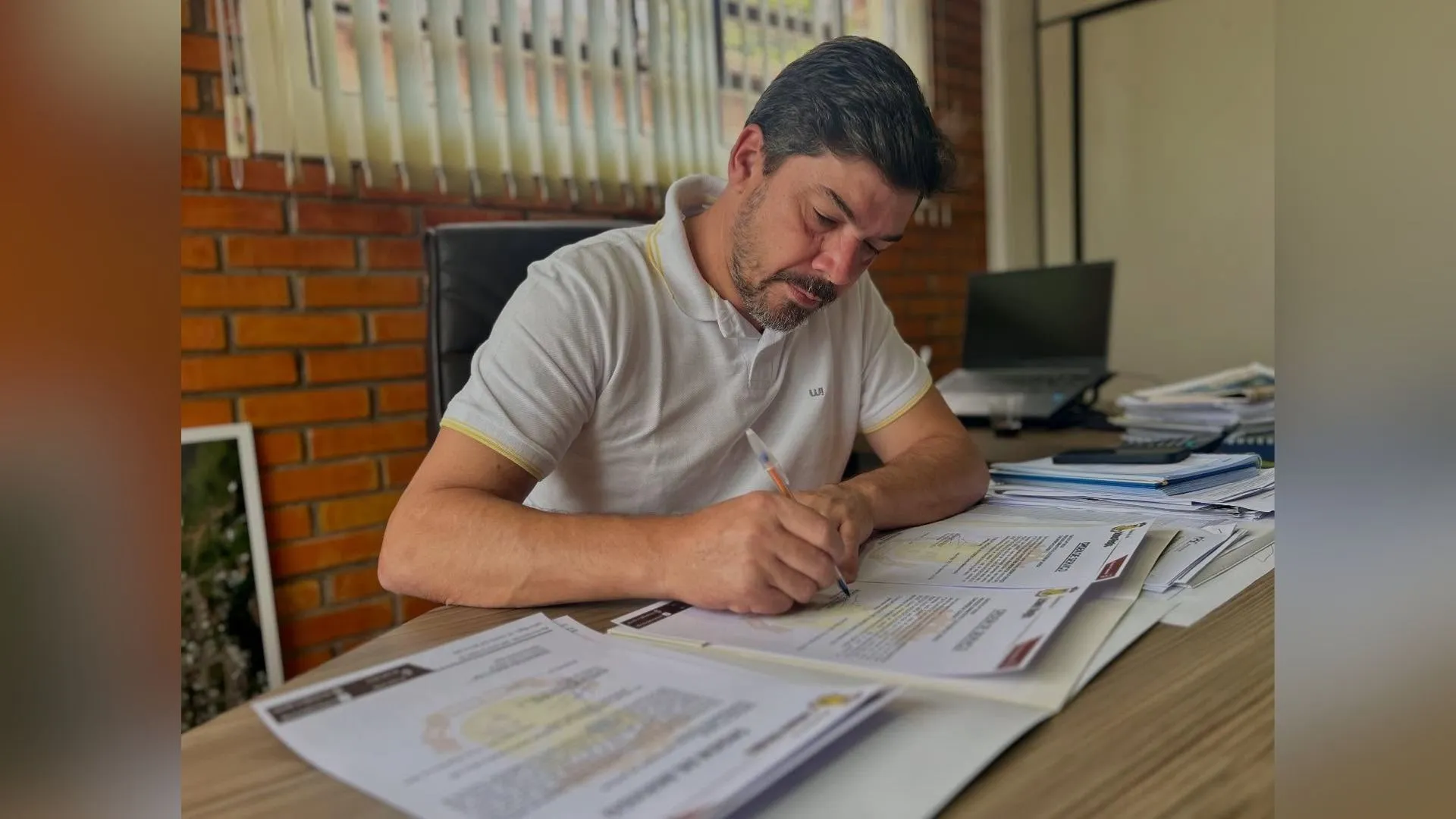 Ex-prefeito Douglas Mello nega acusações após operação