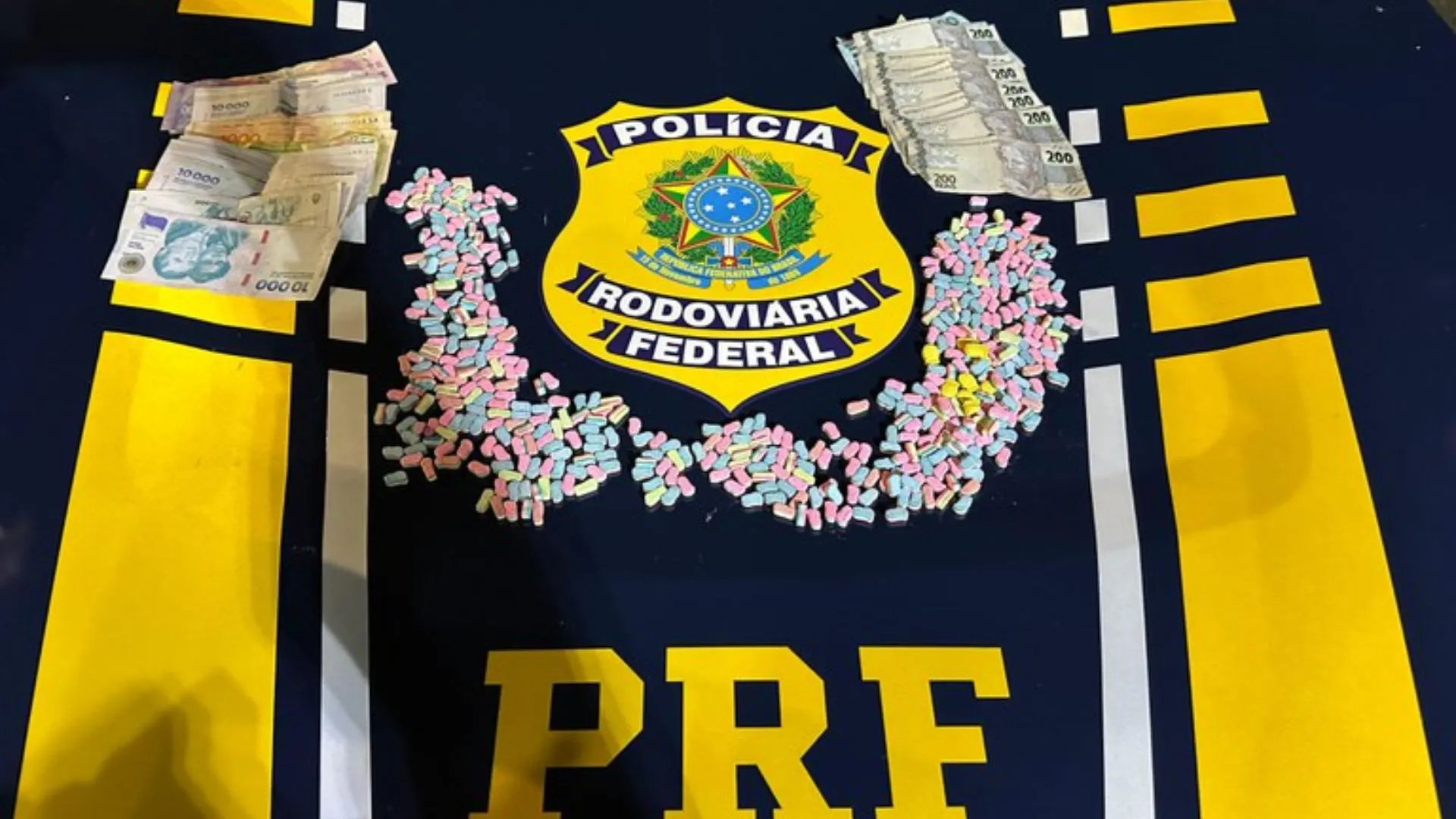 Homem preso com mais de 500 comprimidos de ecstasy escondidos na cueca