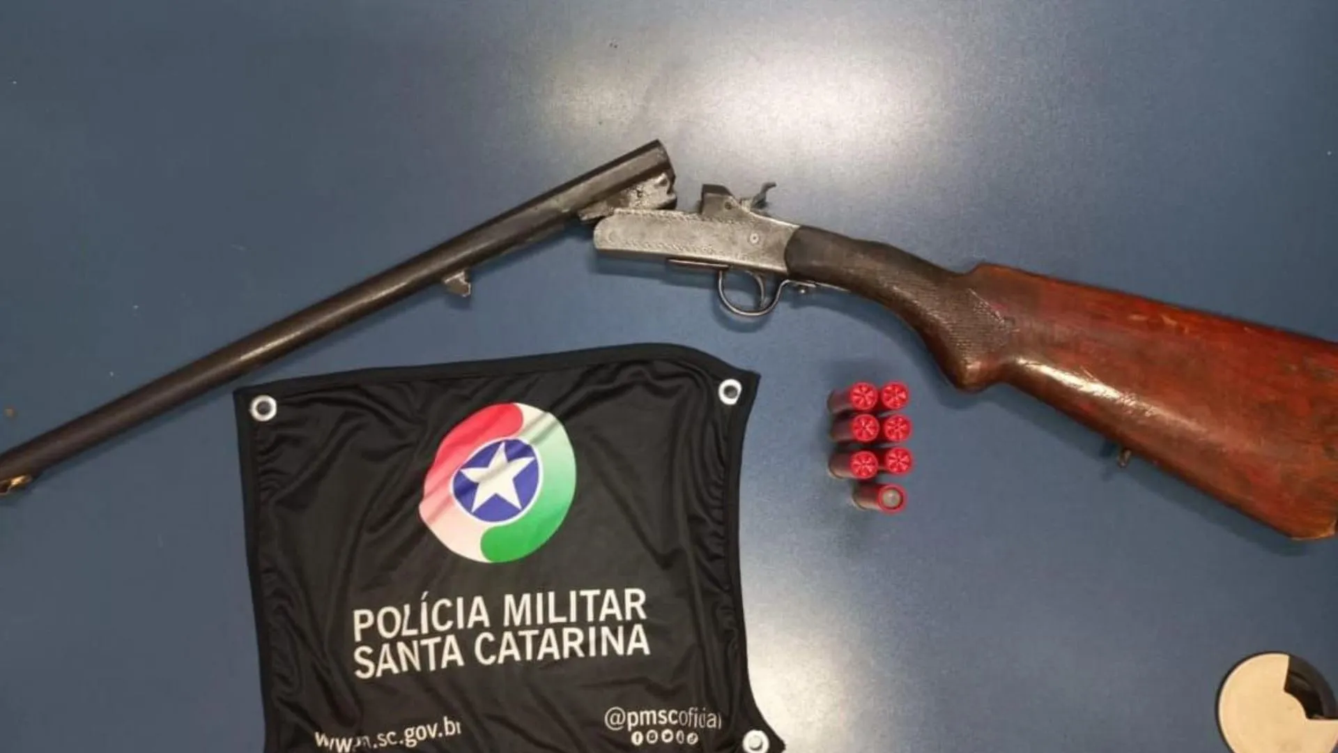 PM recolhe arma e prende homem por violência doméstica