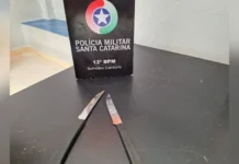 Homem é esfaqueado no pescoço ao tentar apartar briga de casal em SC