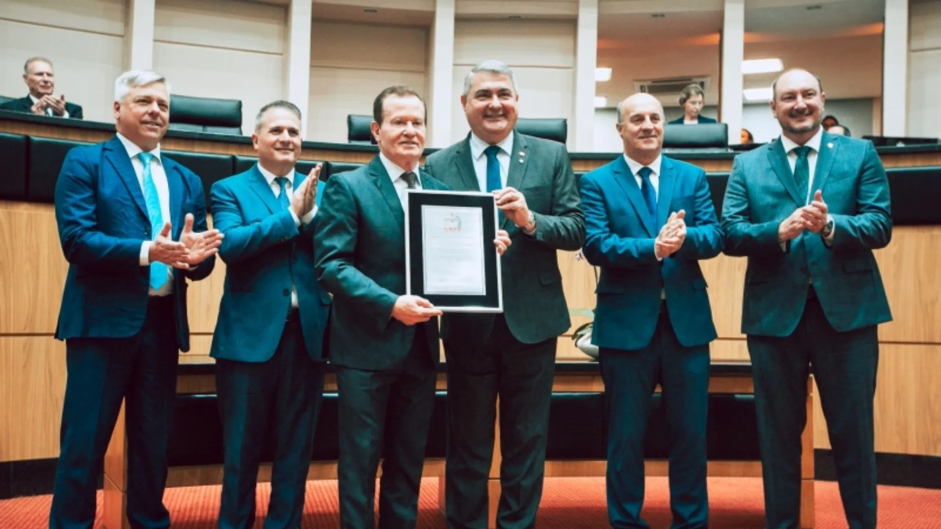 Assembleia Legislativa de SC celebra 50 anos da Fecoagro homenageando líderes do cooperativismo