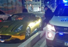 Ferrari ‘folheada a ouro’ é autuada em Balneário Camboriú