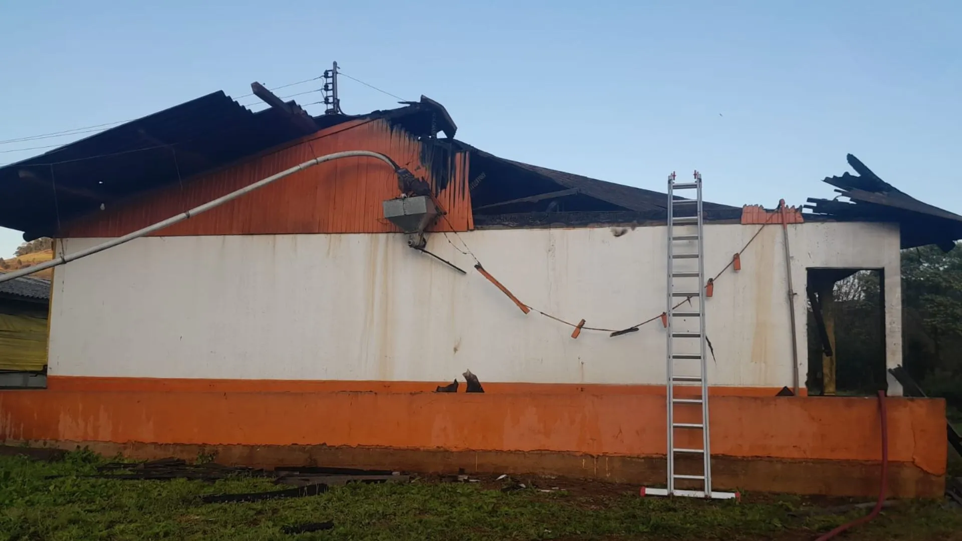 Incêndio atinge granja de suínos no interior de Salto Veloso