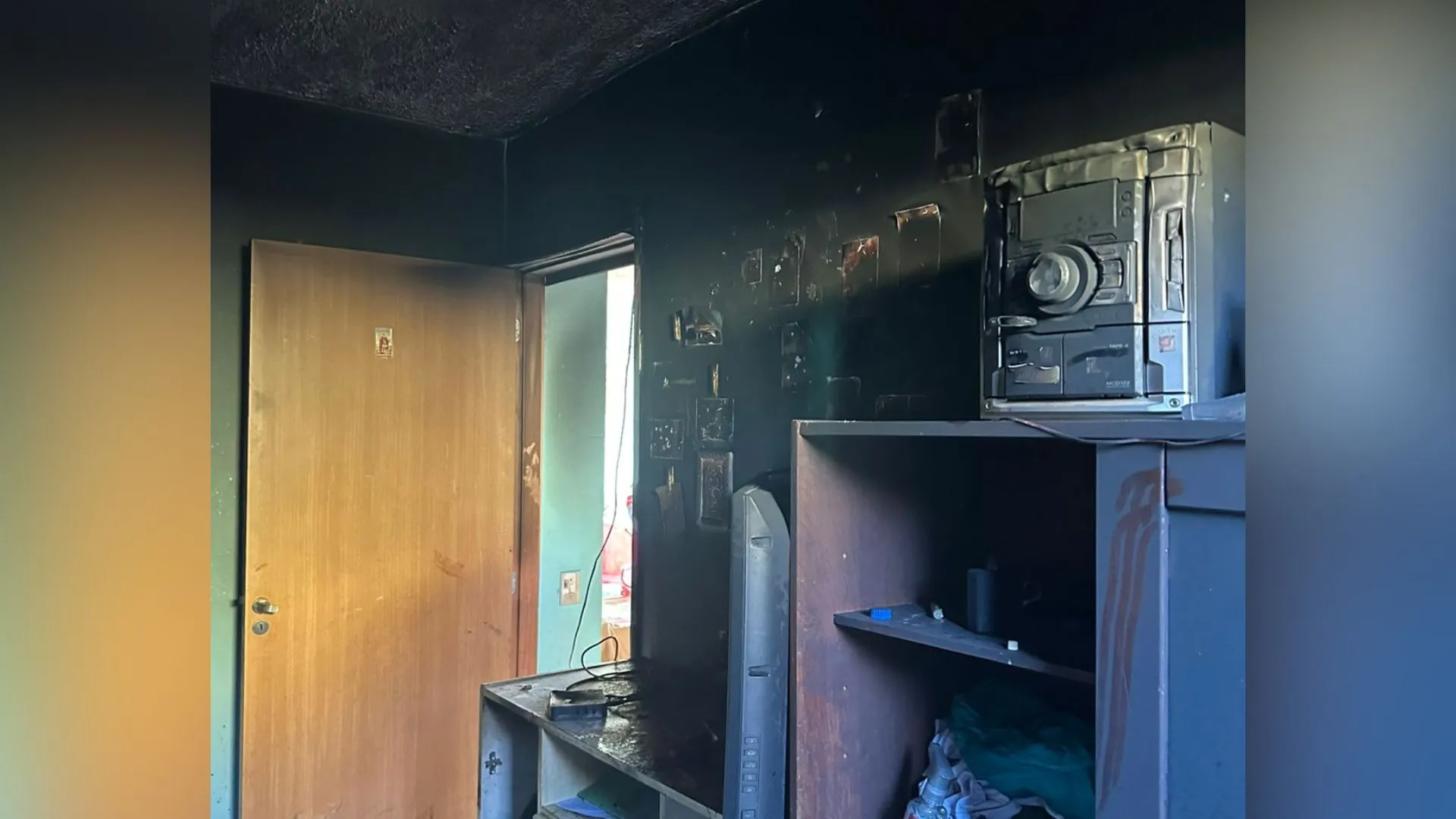 Casa pega fogo assustando moradores em Curitibanos