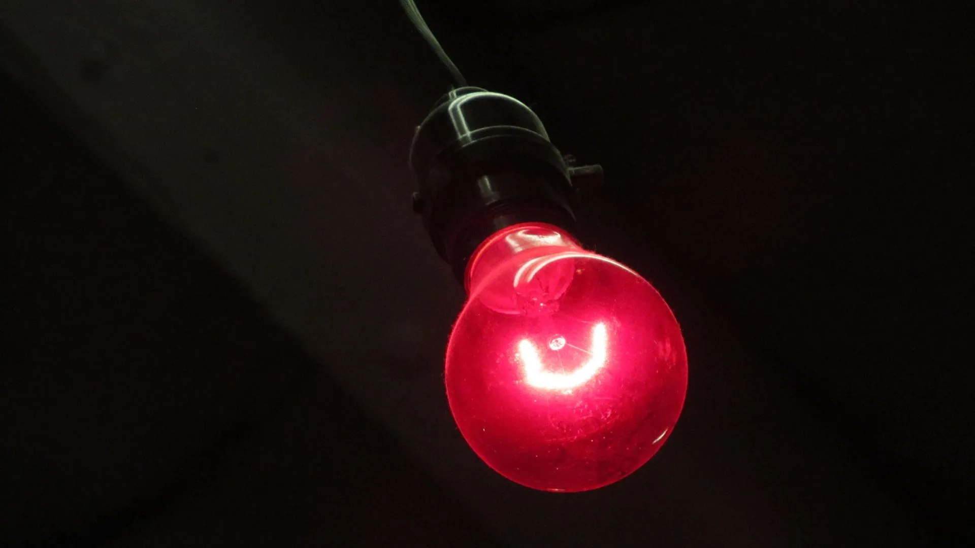 Conta de luz continua com tarifa extra em setembro, confirma Aneel