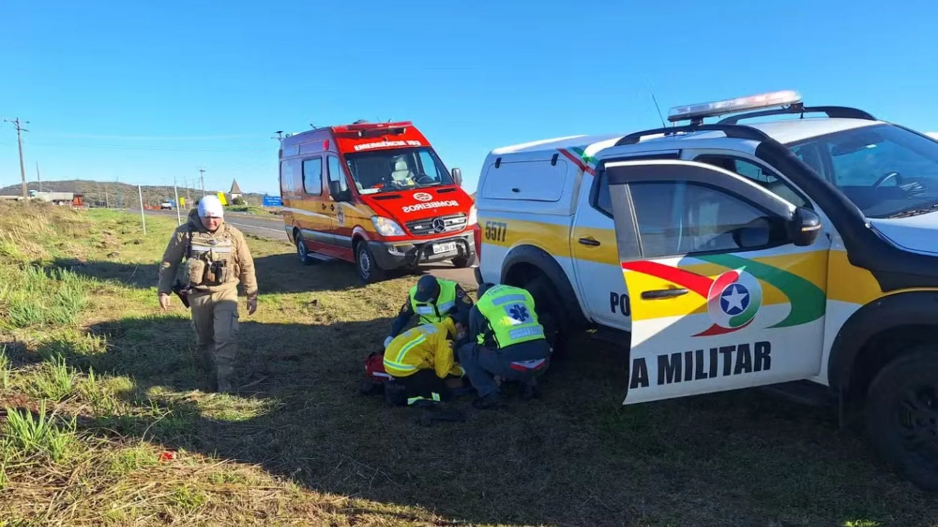 Rajadas de vento de 100 km/h derrubam motociclista e causam acidente na Serra Catarinense