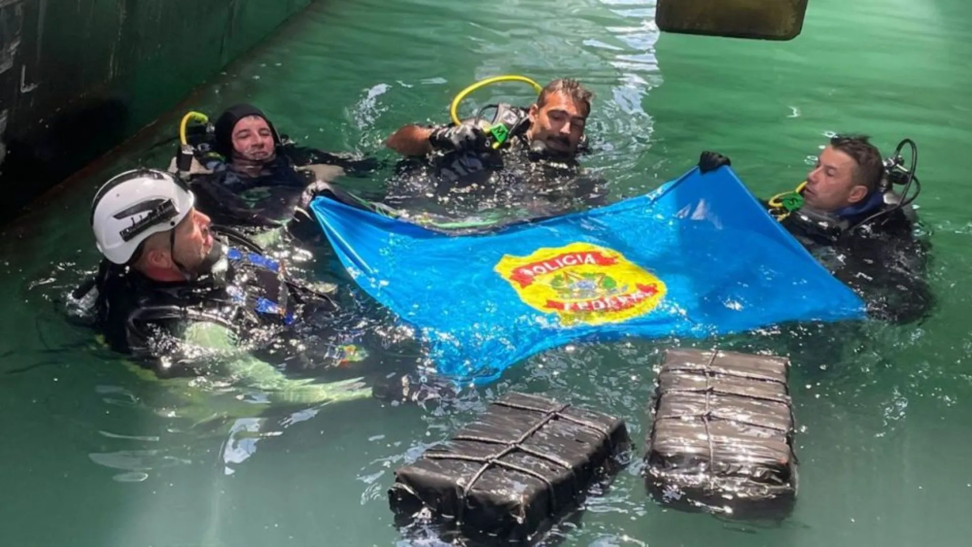 Polícia encontra 200 kg de cocaína escondidos em navio com destino à Europa