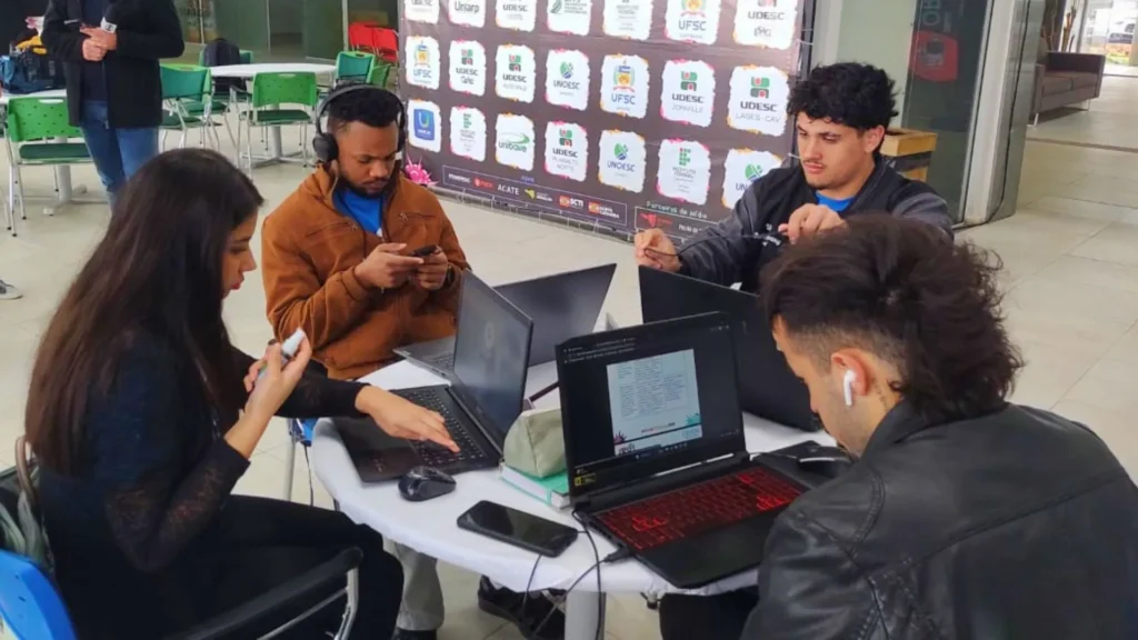 Alunos da Unoesc Videira participam do maior evento de empreendedorismo do Brasil
