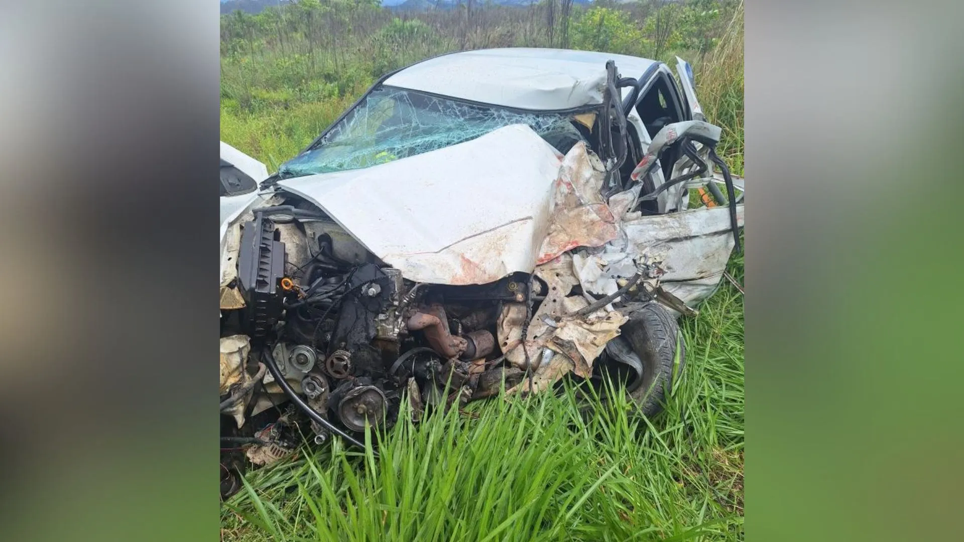 Colisão frontal entre carro e caminhão deixa uma pessoa morta em SC