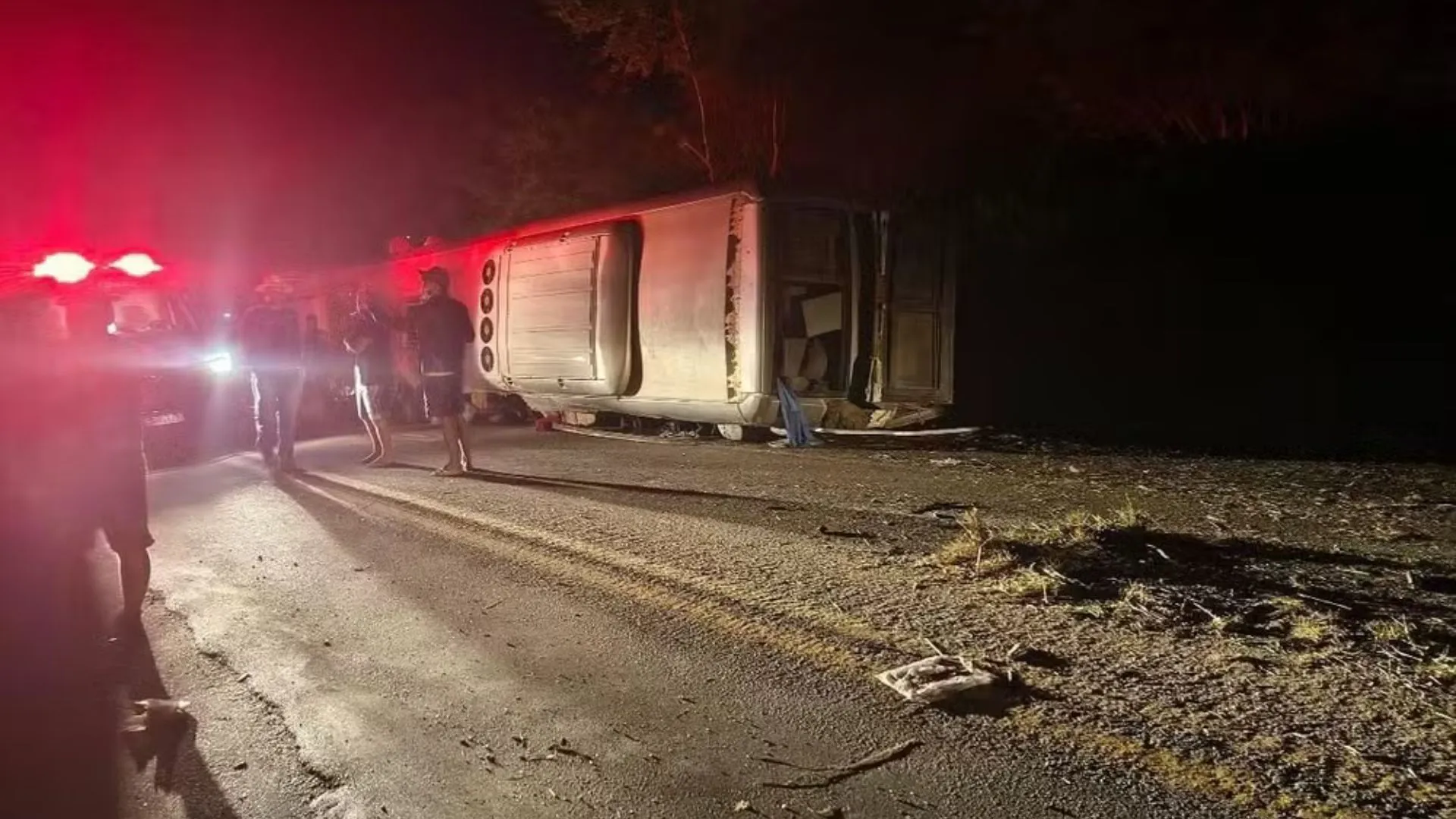 Acidente com ônibus deixa 15 mortos em Pernambuco