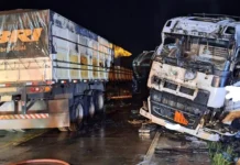 Carreta com 48 mil litros de etanol pega fogo após acidente no Oeste de SC