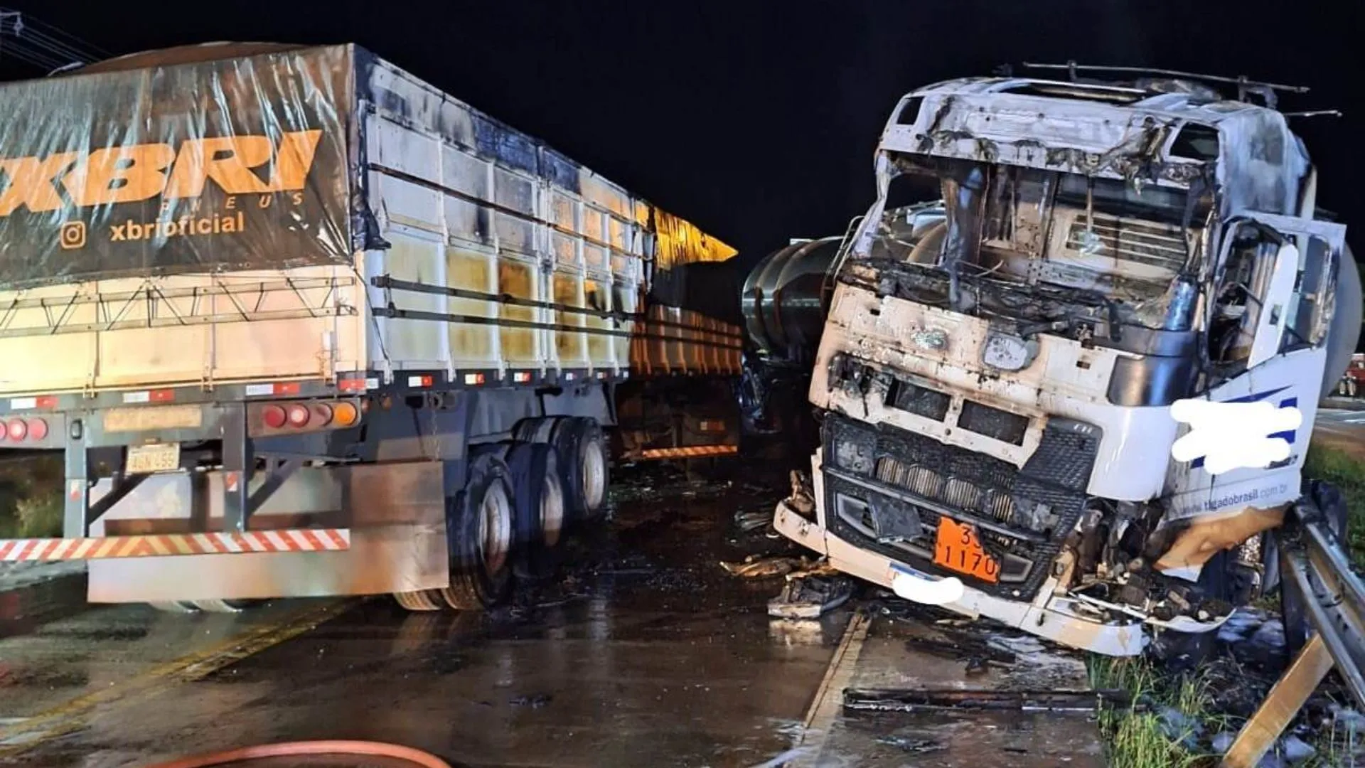 Carreta com 48 mil litros de etanol pega fogo após acidente no Oeste de SC