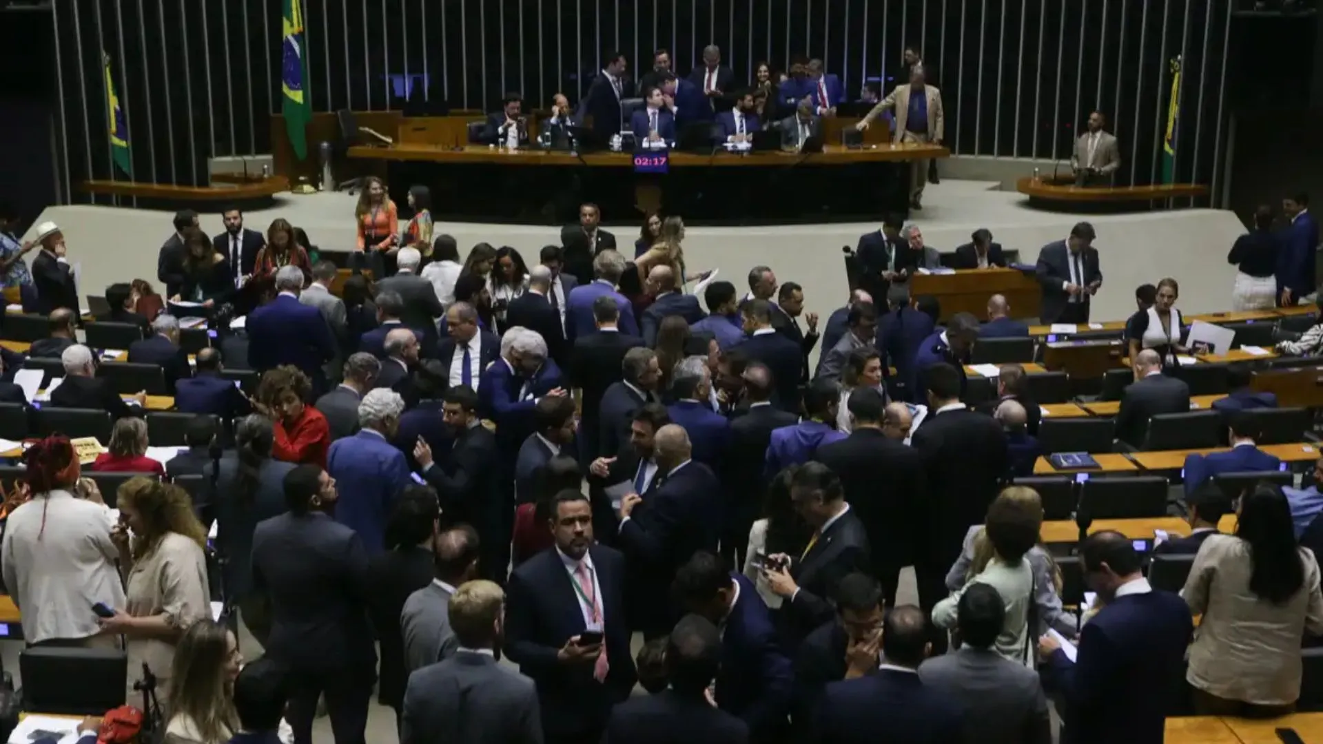 Isenção do IR para quem ganha até R$ 5 mil é aprovada na Câmara