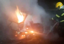 Incêndio destrói carro na SC-120 em Curitibanos