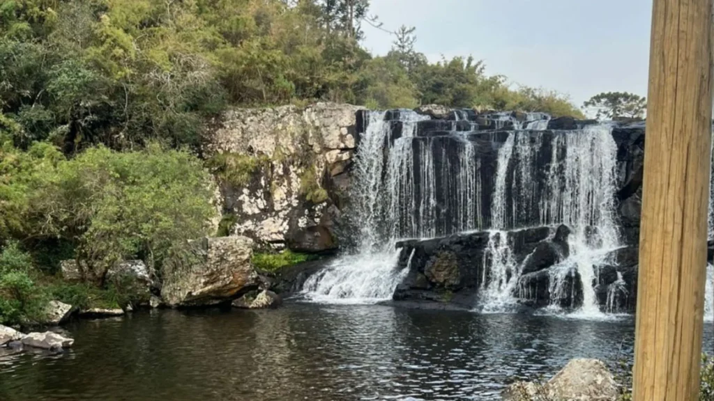 Adolescente de 15 anos desaparece em cachoeira no interior de SC