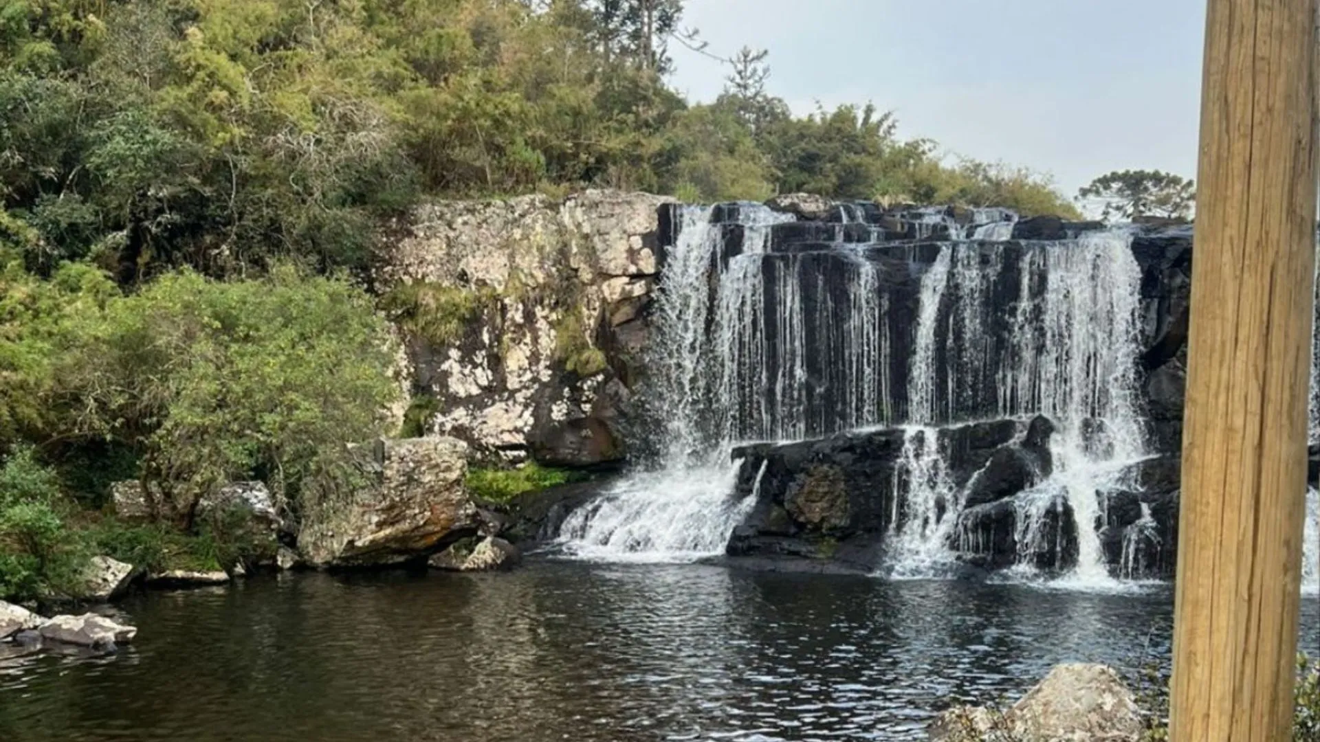 Adolescente de 15 anos desaparece em cachoeira no interior de SC
