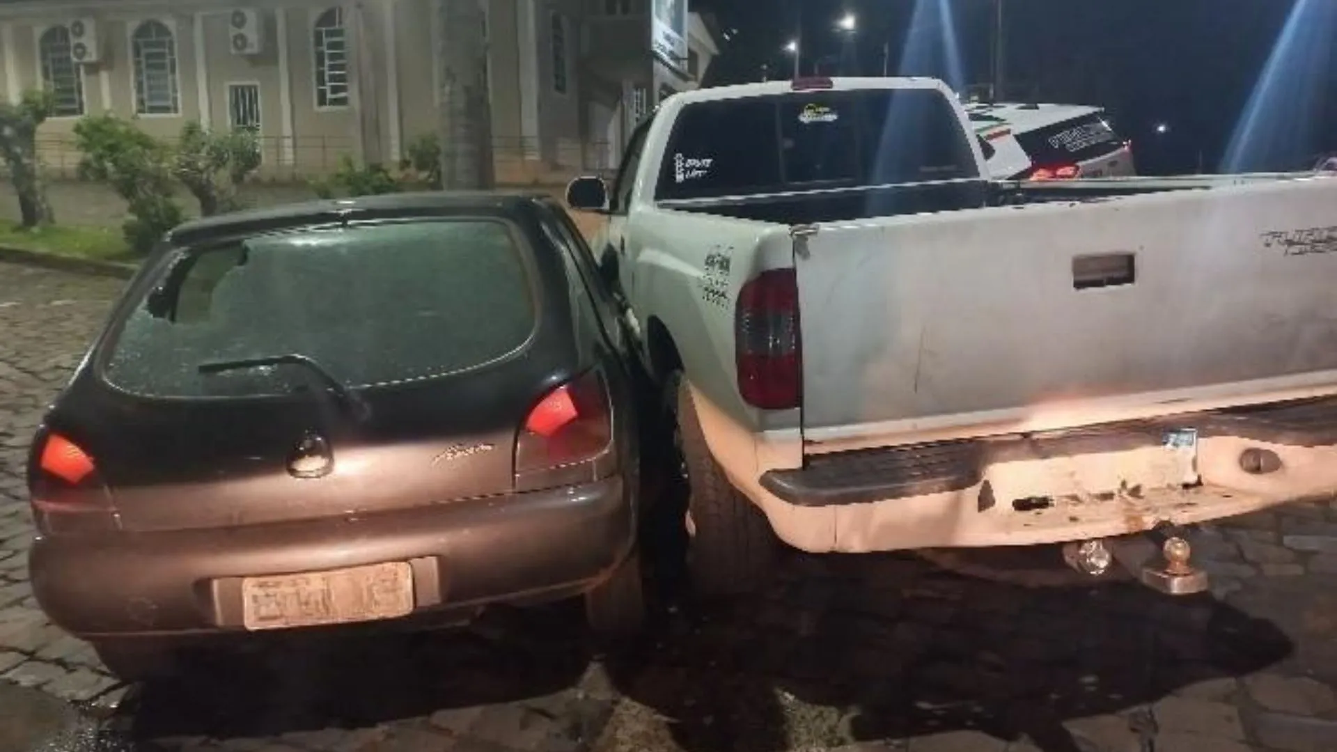 Polícia Militar recupera carro furtado no Meio-Oeste e prende três suspeitos