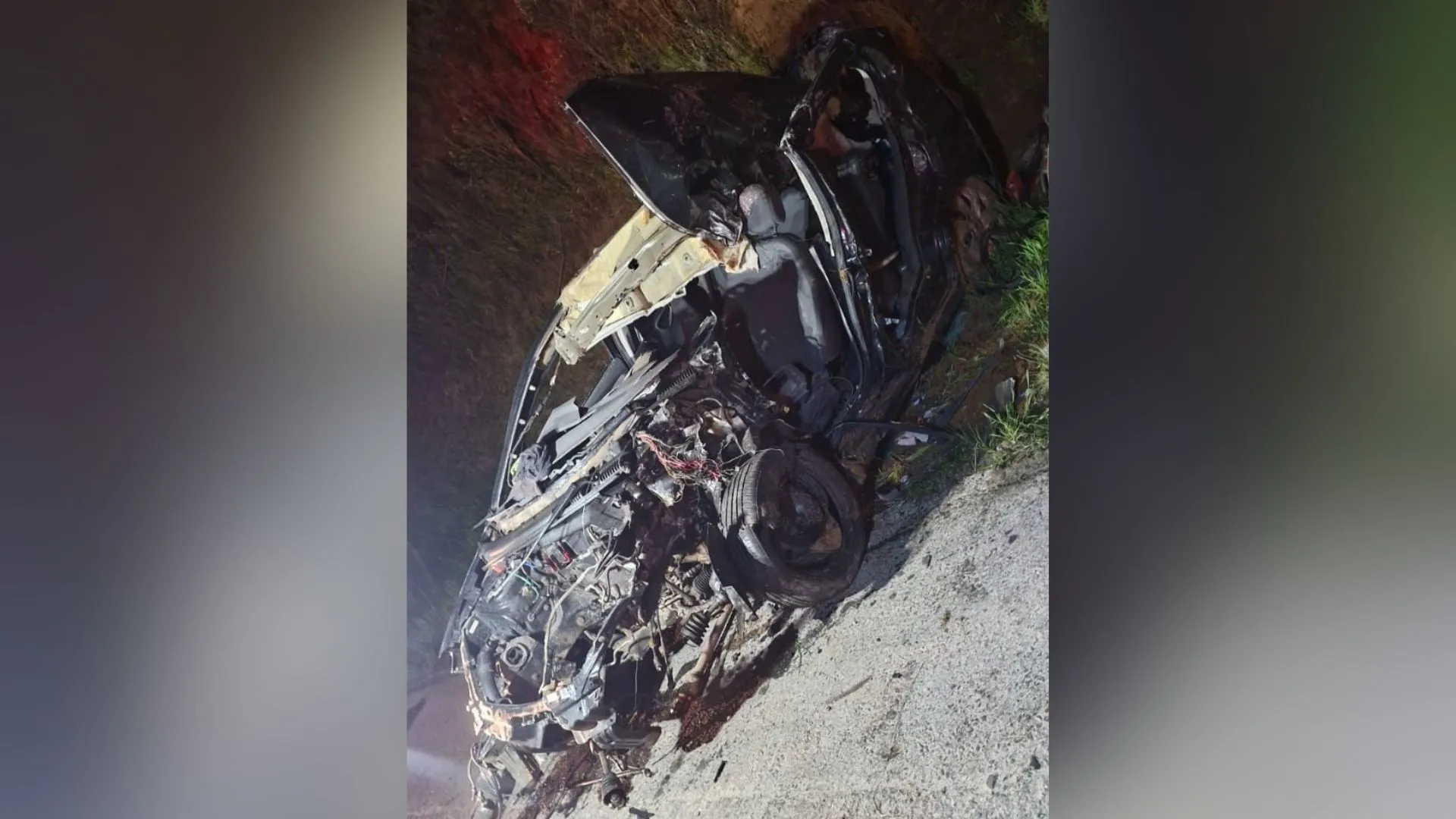Dois homens morrem em colisão frontal entre carro e carreta na BR-282