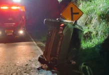 Homem de 64 anos sobrevive após capotamento de veículo em Monte Carlo