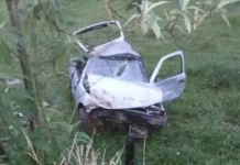 Carro com placa de Caçador capota e jovem fica ferido em Água Doce