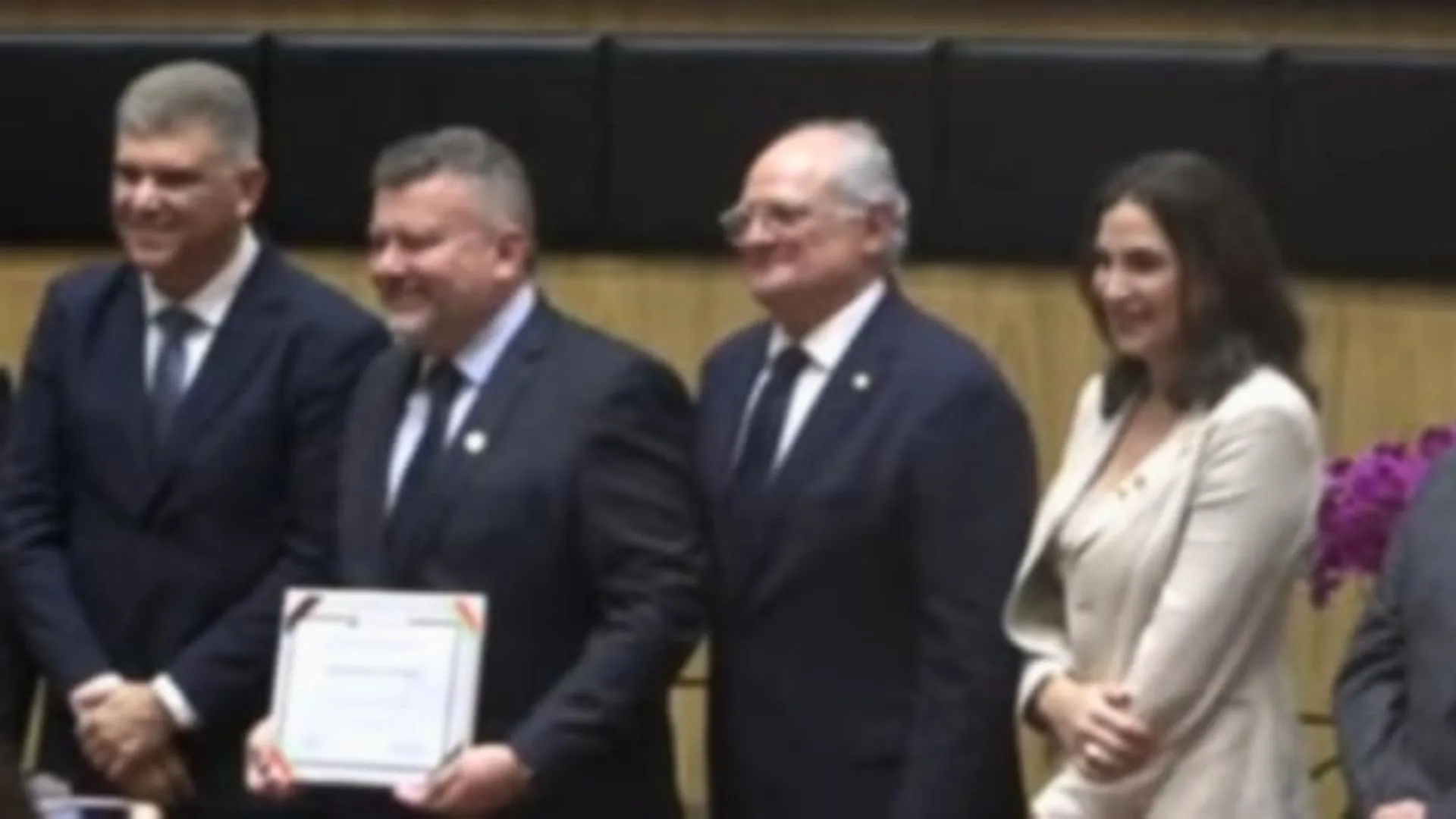 Médico de Videira recebe homenagem da Alesc por destaque na medicina catarinense