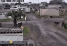 Idoso é arremessado após bicicleta ficar presa em fio e ser puxada por caminhão