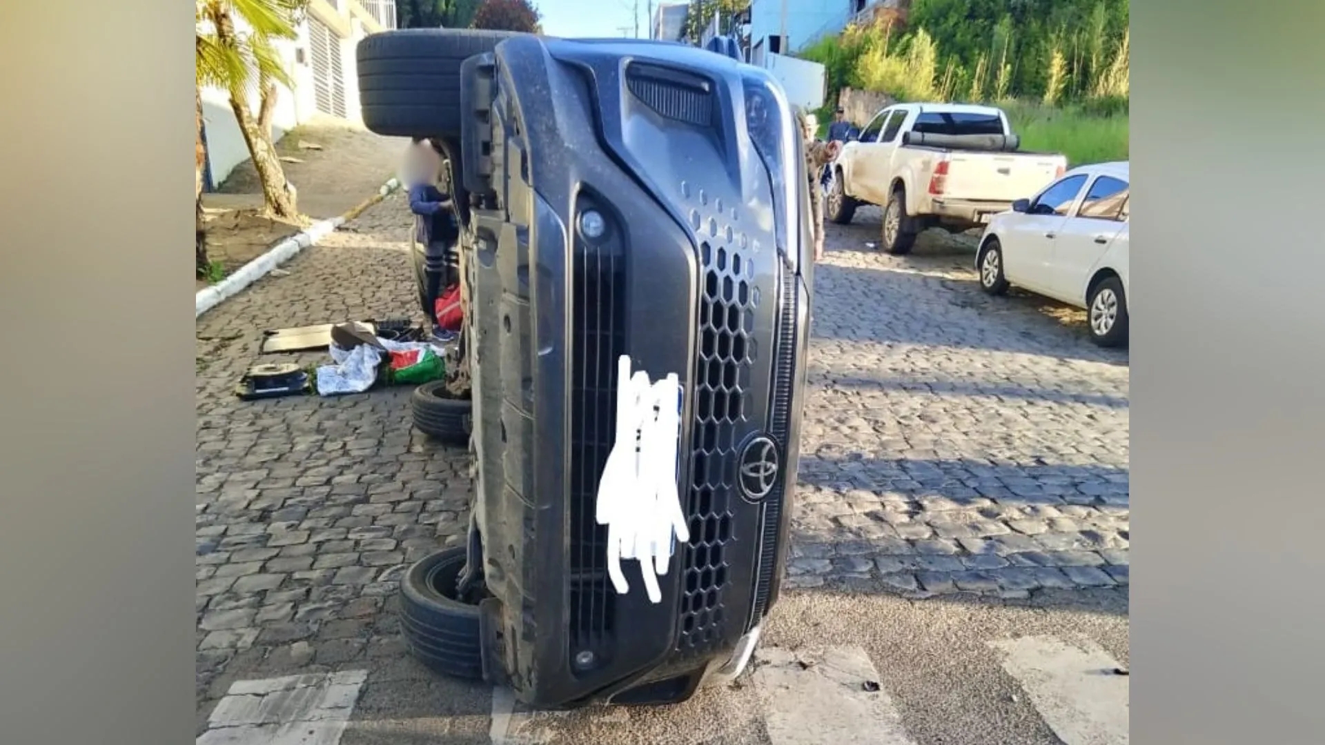 Colisão entre dois Corollas deixa duas mulheres feridas