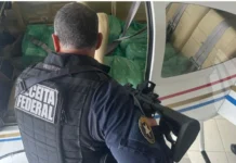 Avião é interceptado com carga de mais de 571 iPhones em SC