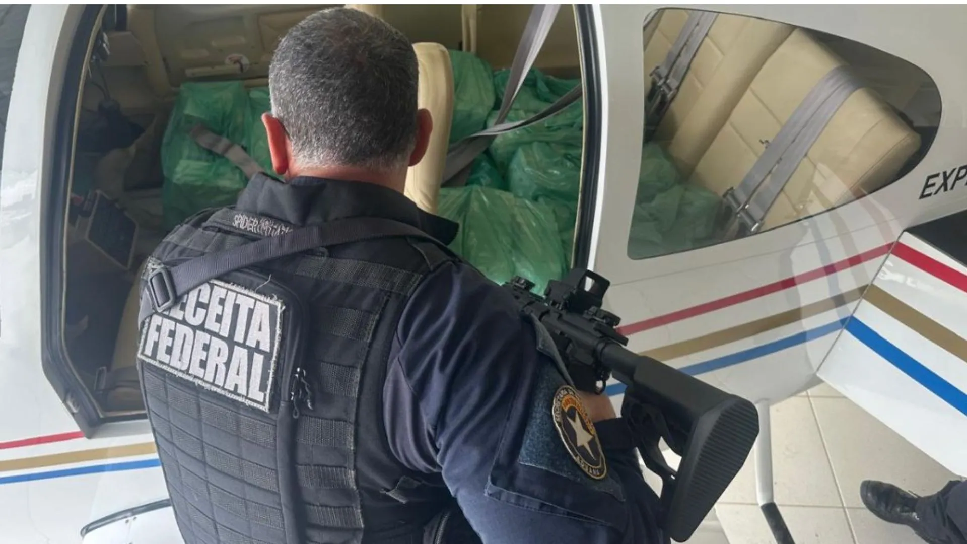 Avião é interceptado com carga de mais de 571 iPhones em SC