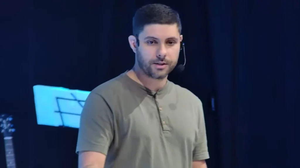 Pastor Tiago Bentes aborda a liberdade e o controle da sociedade