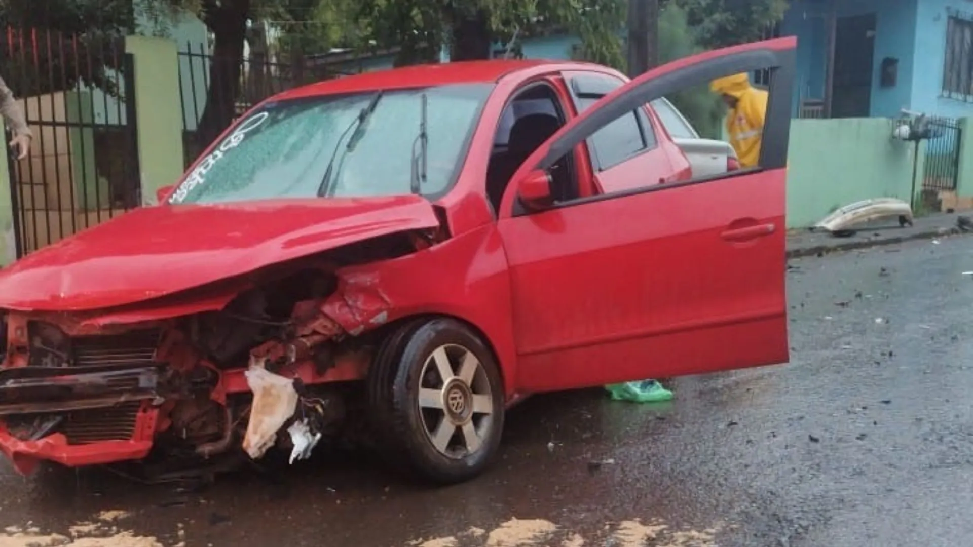 Motorista foge após bater em carro com família em Campos Novos