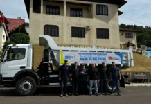 Caminhão caçamba reforça obras e serviços em Pinheiro Preto