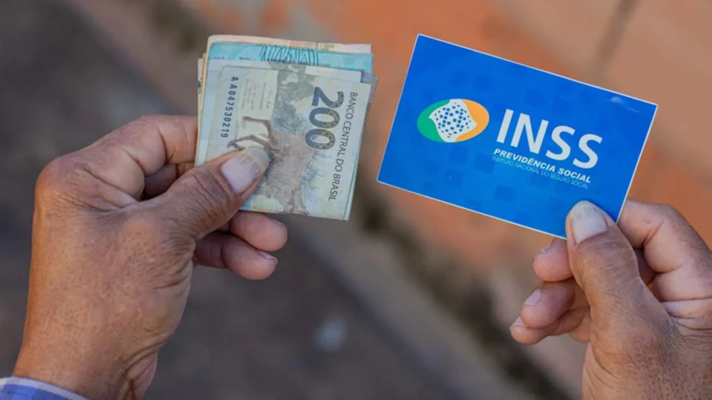 Governo descarta 14° salário para aposentados e pensionistas do INSS em 2025