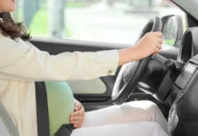 Cidade do Oeste aprova lei com vagas de estacionamento preferenciais para gestantes e mães