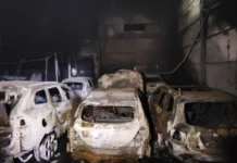 Incêndio destrói 16 veículos em oficina mecânica