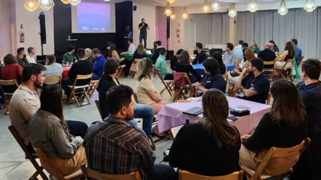 Mais de 40 empresas se conectam em rodada de negócios da ACIAV