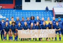 Atletas do Avaí/Kindermann protestam contra salários atrasados