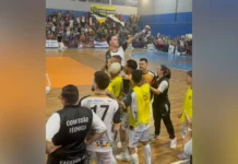 De virada, Caçador Futsal vence Pinhalense e vai às semifinais
